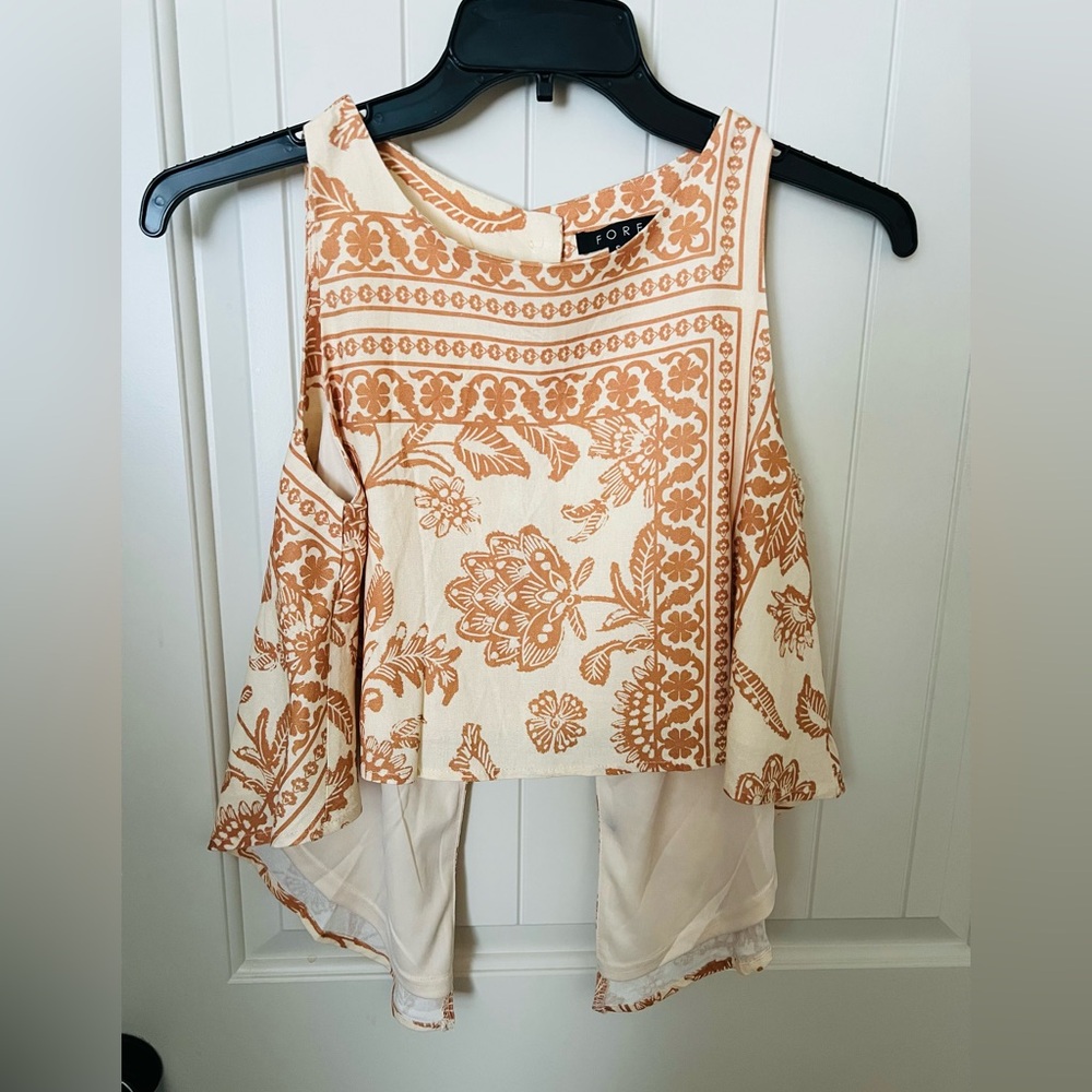 NWOT Cropped open back top size S